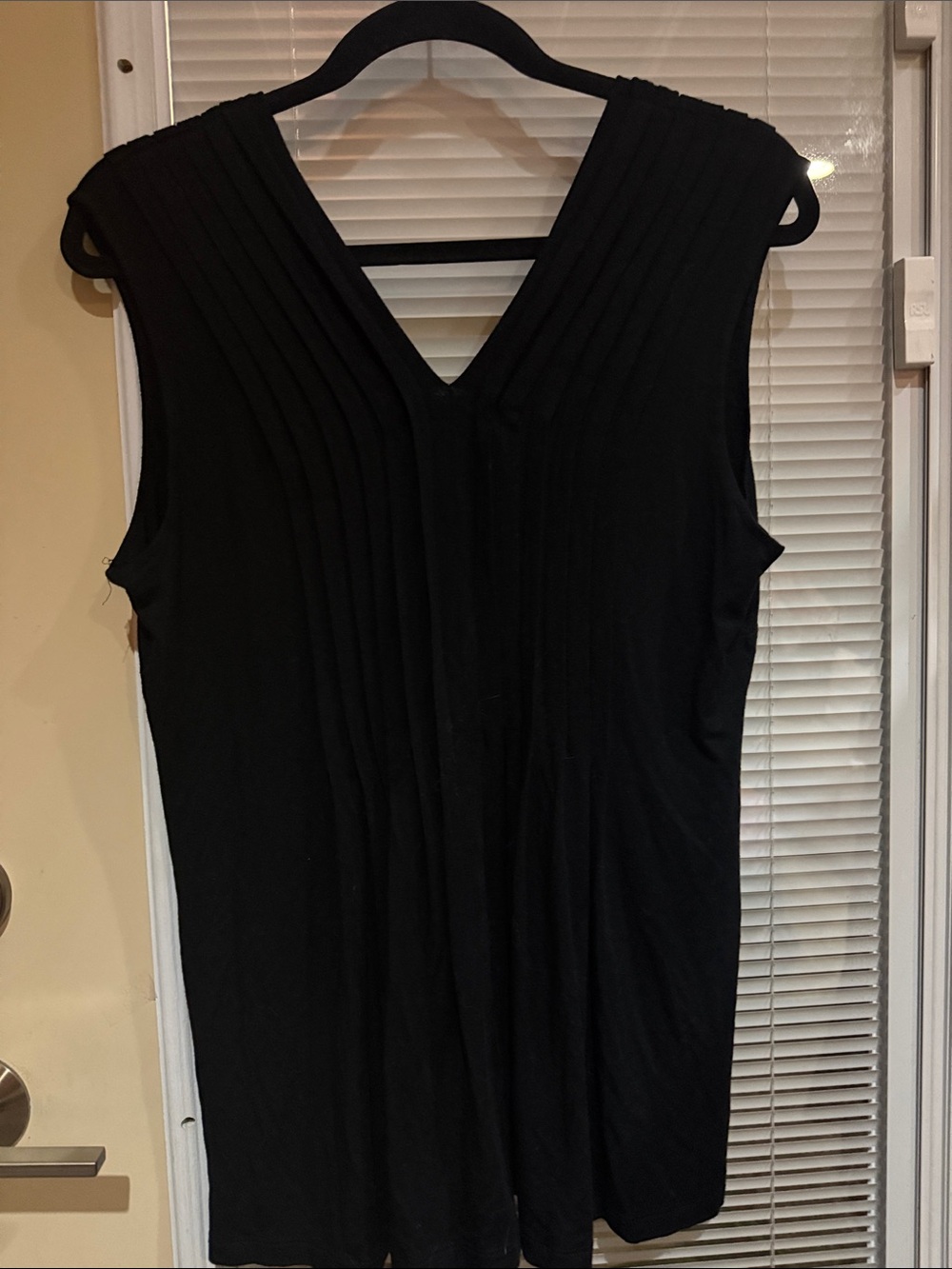 Cable & Gauge Black Pleated V-Neck Tank Top - Picture 2 of 3
